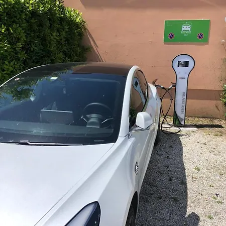 Отель Arianna 3*