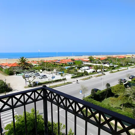 Arianna Отель 3*