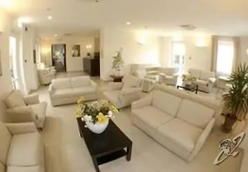 Готель Arianna